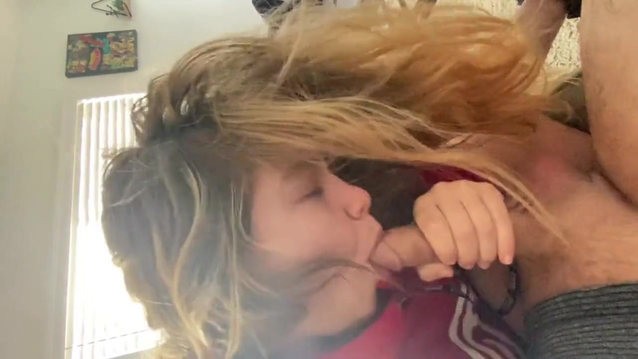 Thumbnail video 'Yammy Teenager Girlfriend Loves Sucks Big Dick'